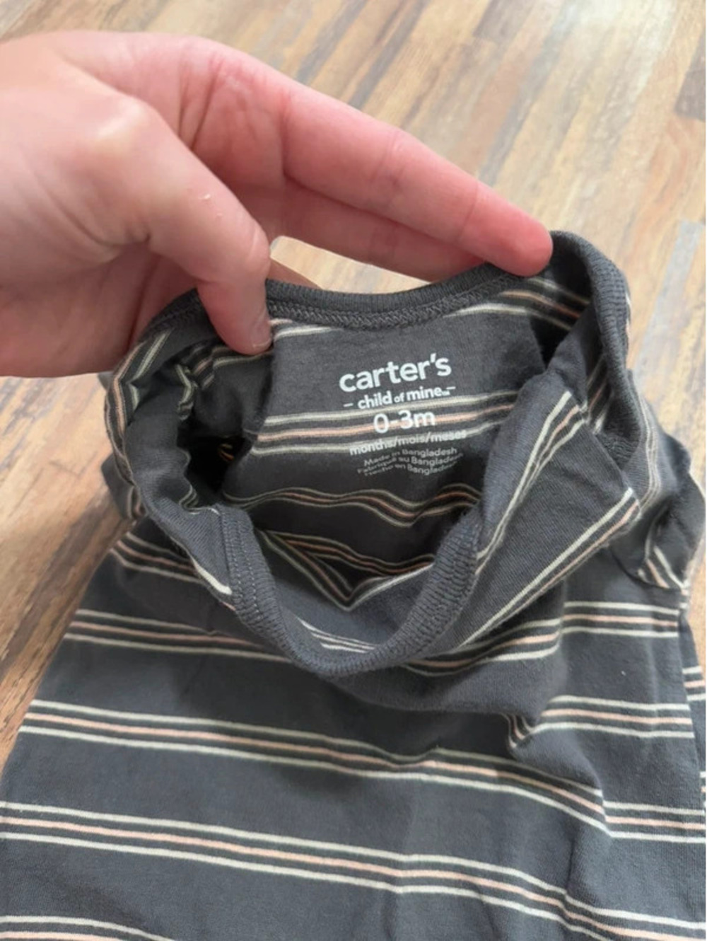 Carters 0-3m - Picture 2 of 2